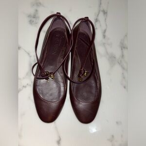 Alexander McQueen Burgundy leather ballet flats with lion charm